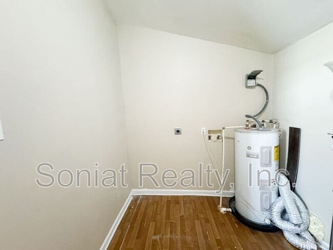 Building Photo - 1211 S Clark St