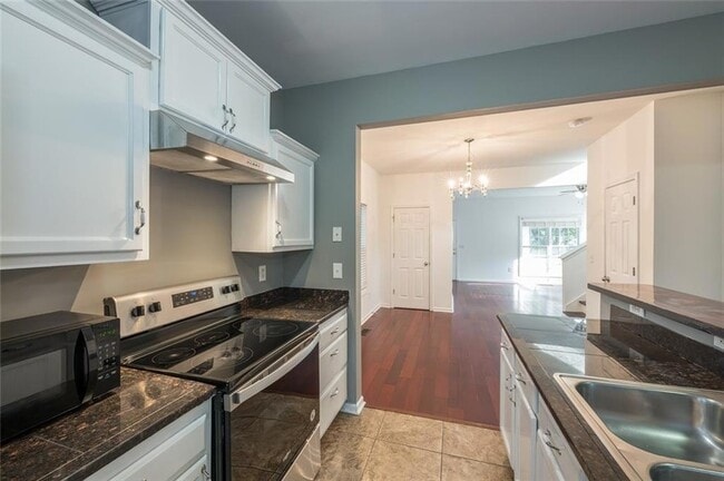 Building Photo - 1331 Memorial Dr SE