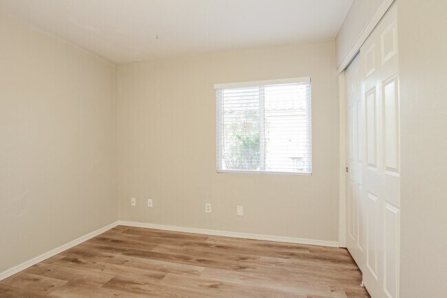 Building Photo - 12024 W Rosewood Dr