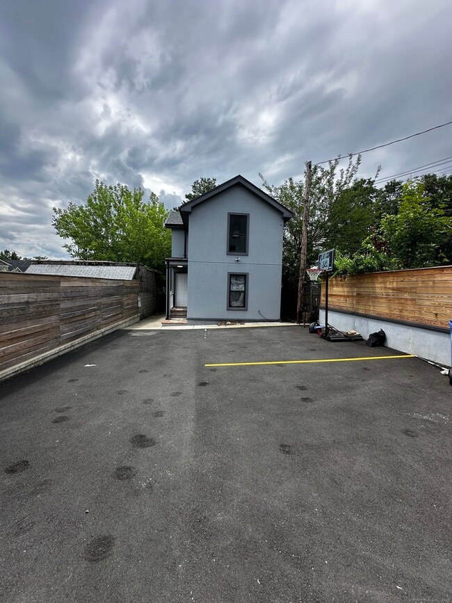 Building Photo - 49 Hill St