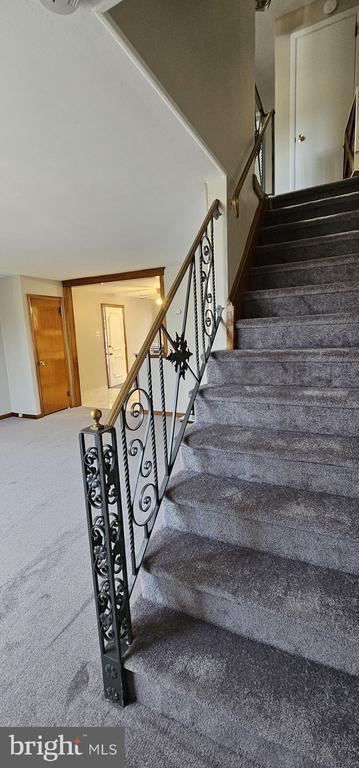 Building Photo - 435 N Springfield Rd