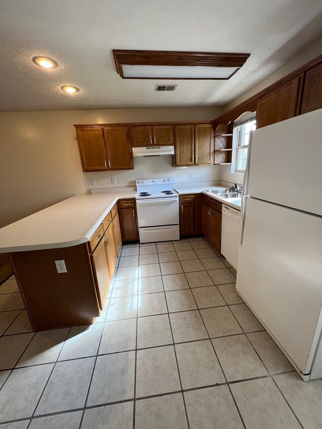 Building Photo - 24 Jade Ct