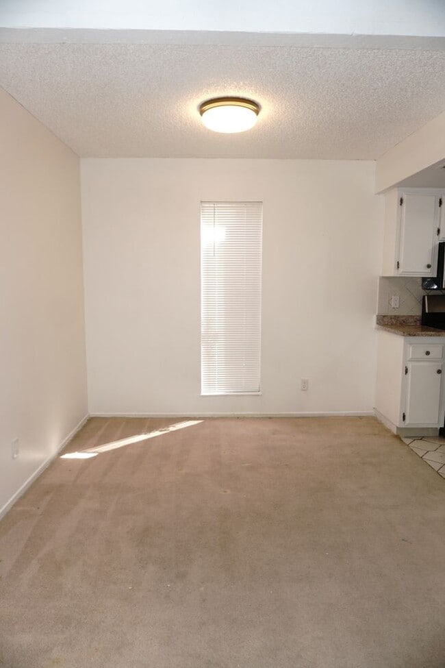 Building Photo - COMING SOON 9/1/2026 DOWNTOWN 1ST FLOOR REHABED 3/2