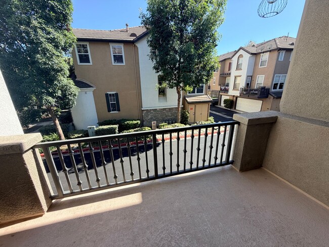 Building Photo - 2 bed 2.5 bath Condo in Camden Park