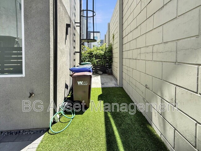 Building Photo - 3909 Wattling St