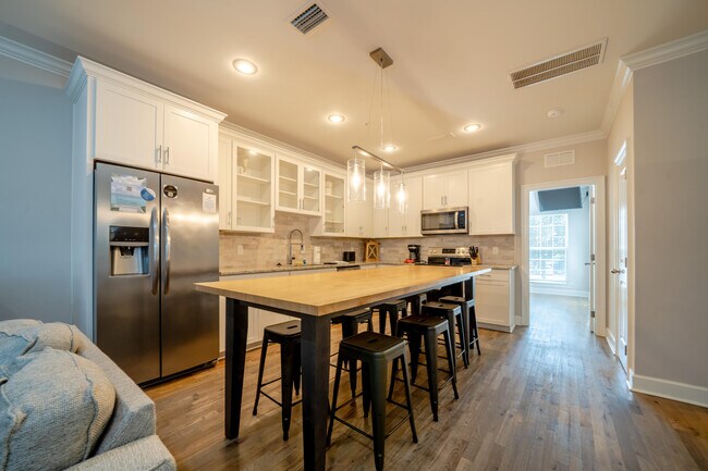 Building Photo - 257 Driftwood Rd