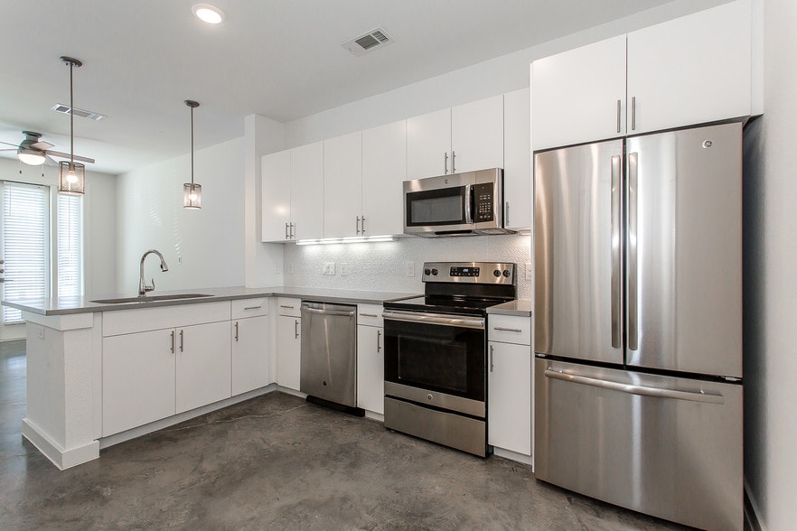 Building Photo - Bishop Flats