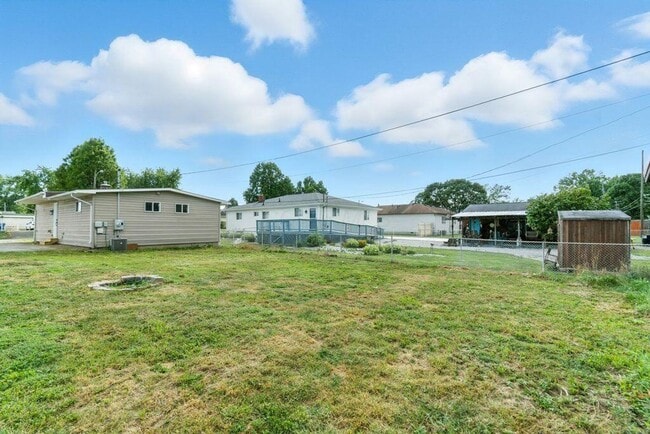 Building Photo - Charming 2-Bed / 1-Bath Ranch in Quiet Col...