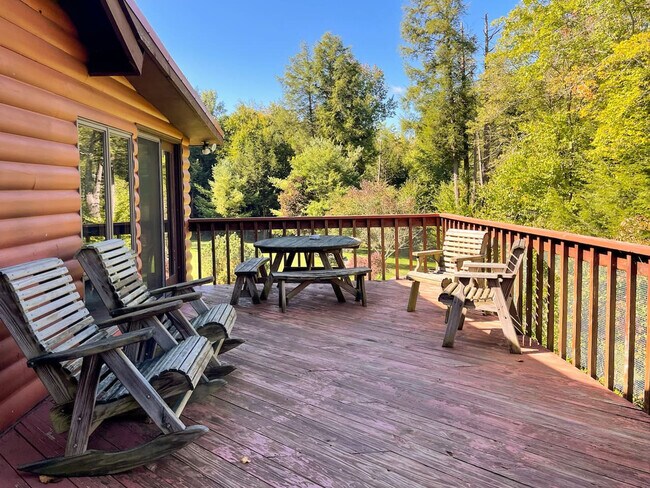 Building Photo - 525 Townsand Hollow Rd