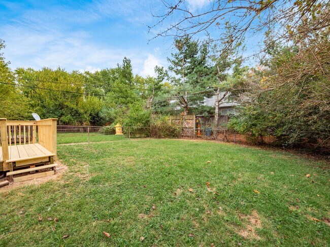 Building Photo - 8235-8237 Goldsmith Dr