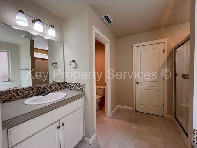Building Photo - AVAILABLE NOW! Hazel Dell 5 Bedroom Close ...