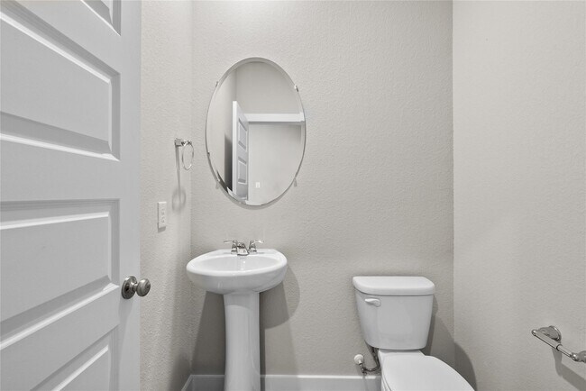 Building Photo - 594 Avisa Dr