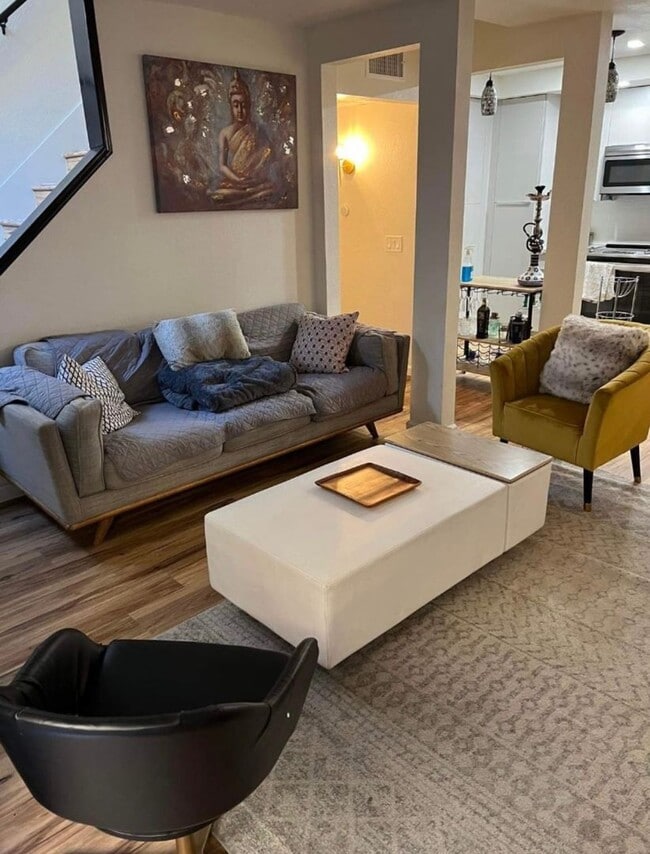 Building Photo - Golden Hill Gem: Spacious Furnished 2BR with City Convenience