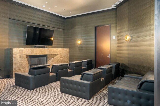 Building Photo - 1414 S Penn Square