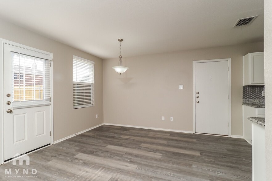 Building Photo - 3233 Sunshine Way