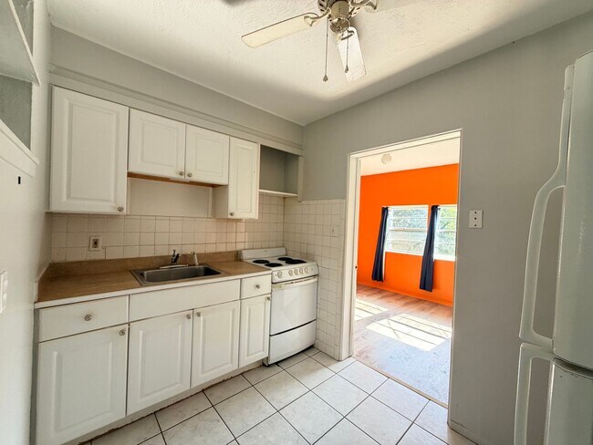 Building Photo - $0 Deposit Option – 2/1 Home on Clark Rd