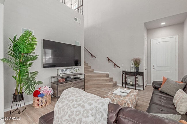 Building Photo - 1367 S Country Club Dr