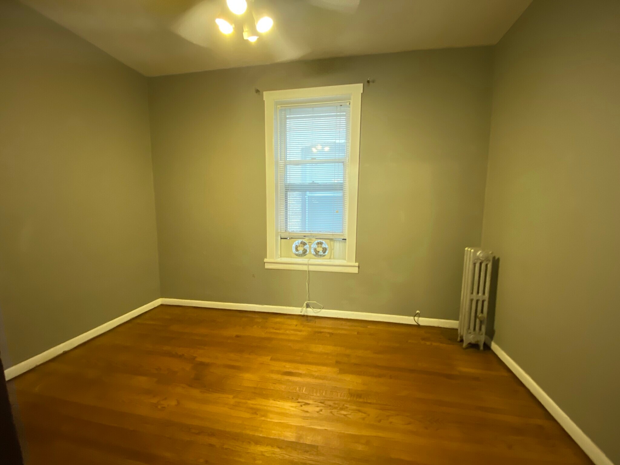 Building Photo - 2232 W Addison St