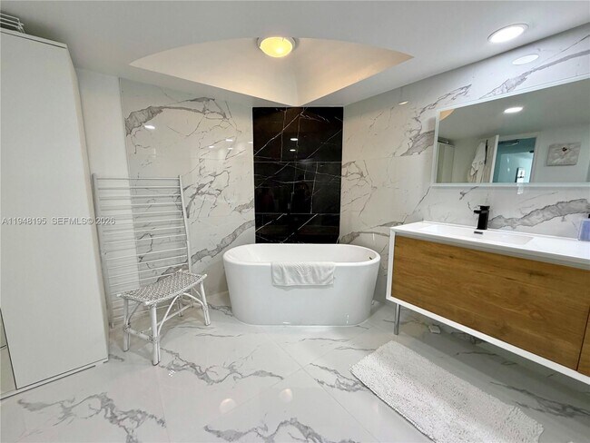 Building Photo - 1920 S Ocean Dr