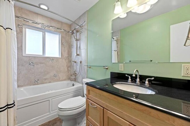 Building Photo - 4 Bedroom / 2 Bathroom Home for Rent $2,700