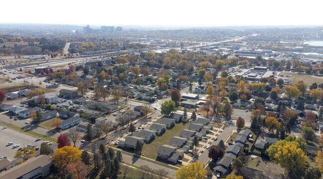 Building Photo - Spacious 2-Bed, 1-Bath Townhome with a Gar...