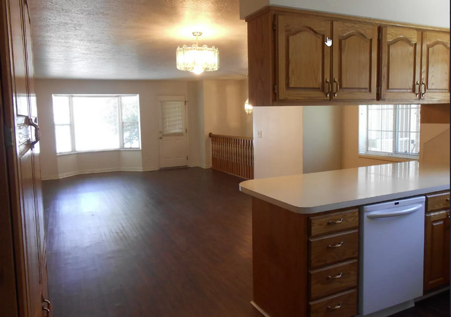 Building Photo - Beautiful 3 Bed 3 Bath Condo in Orem for R...