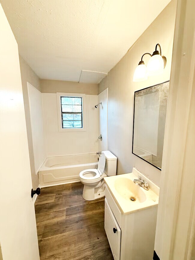Building Photo - 616-622 14th St Quadplex
