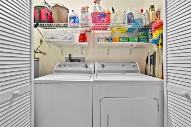 Building Photo - 143 Bay Colony Dr N