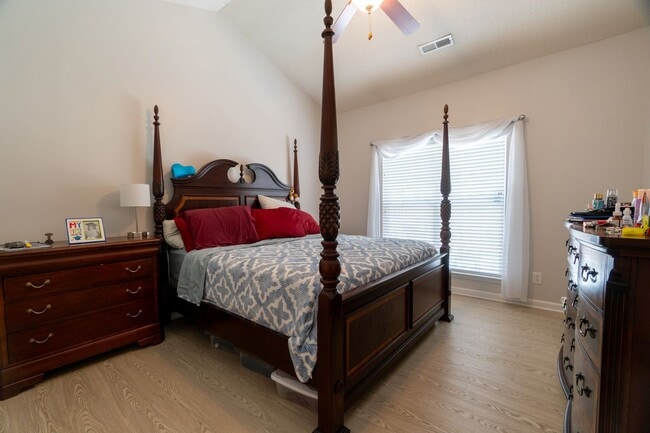Building Photo - Beautiful townhome in Whitsett NC