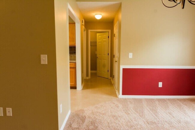 Building Photo - 3 Bed 2 Bath 2 Car Garage - North Columbus