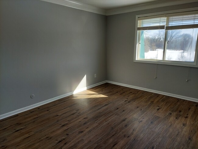 Building Photo - 1997 Tall Oaks Dr