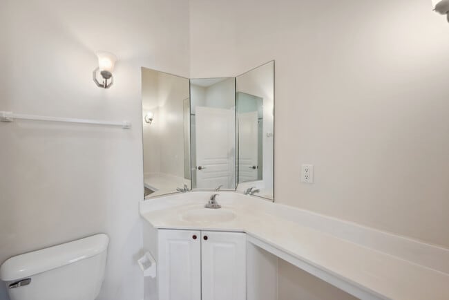 Building Photo - 2412 Wessington Dr