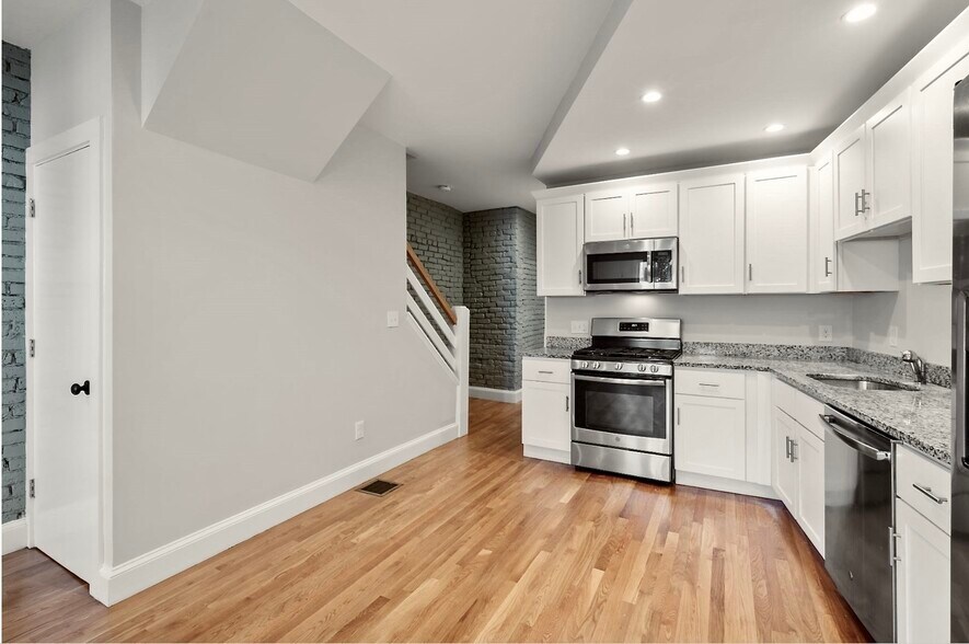 Building Photo - 129 Sutherland Rd
