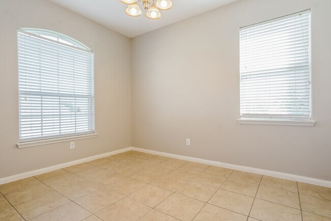 Building Photo - 2120 Foxglove Ct