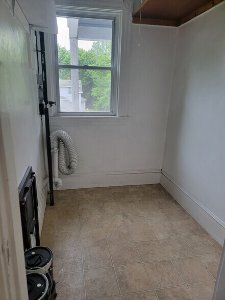 Laundre room with W/D hookup - 15 Starkey Ave