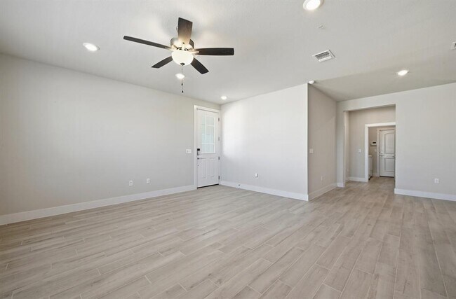 Building Photo - 8401 Orizzonte St