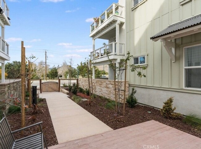 Building Photo - 2 Bedroom 2 Full Bath Condo with Stunning Views and Energy Savings