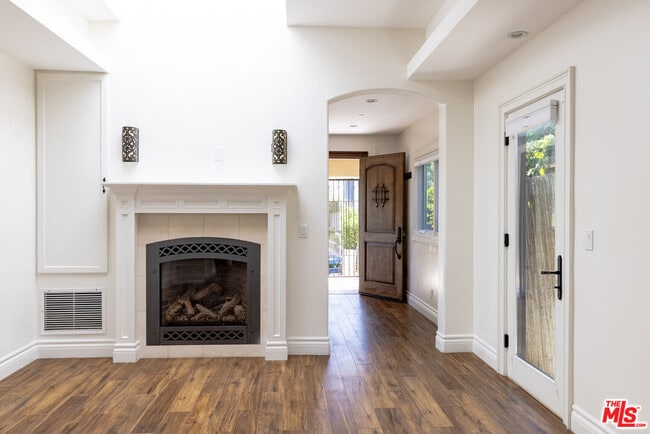 Building Photo - 501 Pier Ave