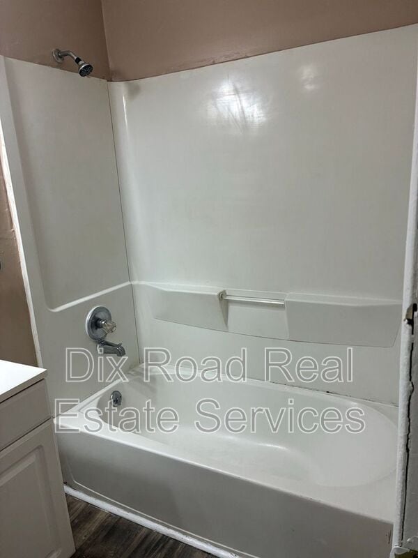 Building Photo - 2609 Fairport Ave