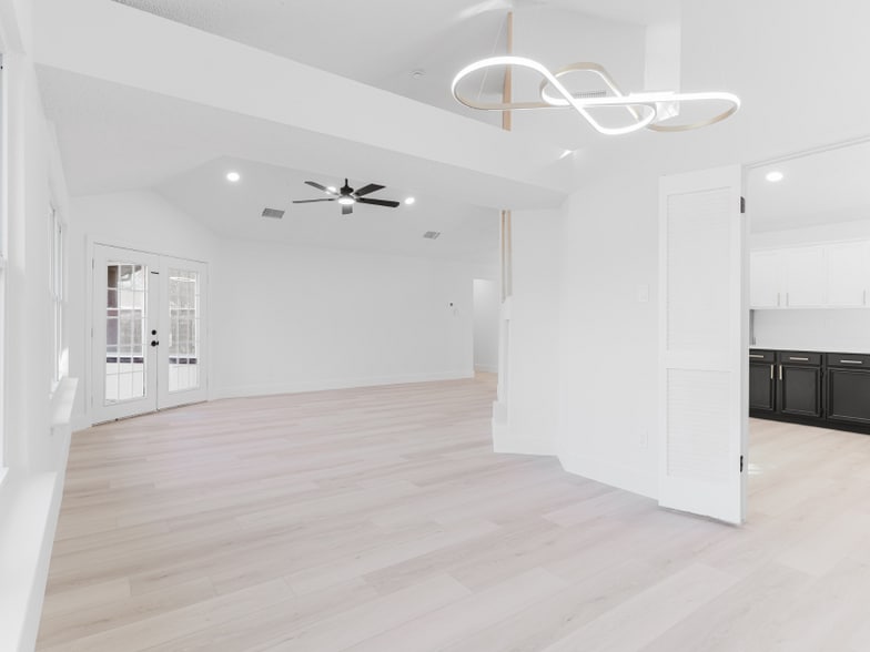 Building Photo - 2409 Brookside Dr