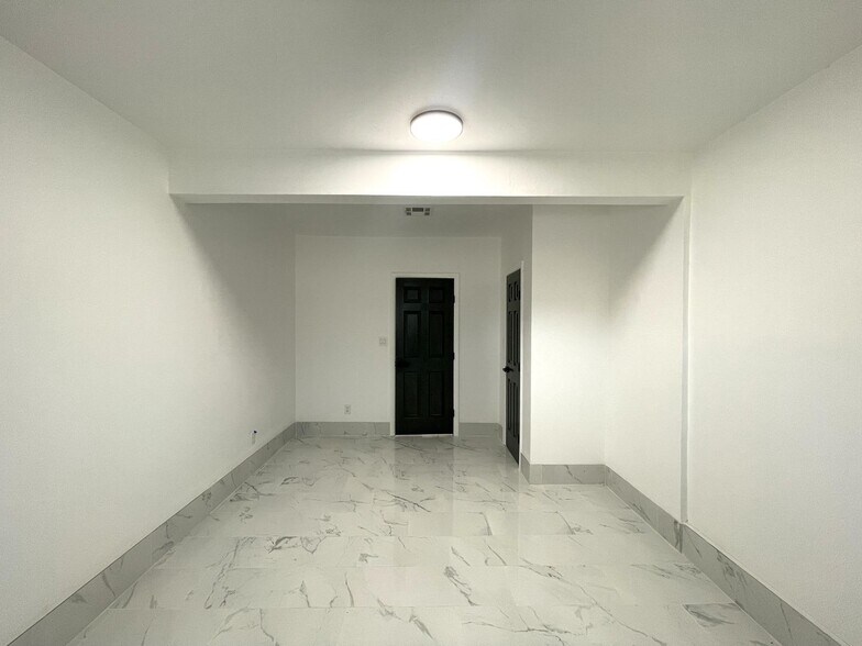 Building Photo - 5304 Monte Pl