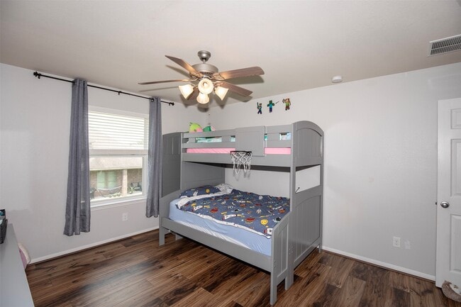 Building Photo - 2110 Stonehollow Ct
