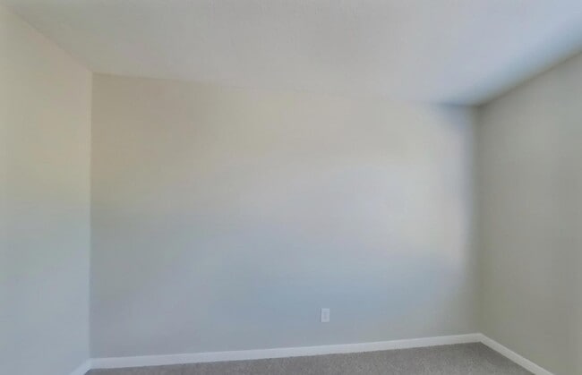 Building Photo - Chic & Comfortable 3-Bedroom Property Ready to Move In