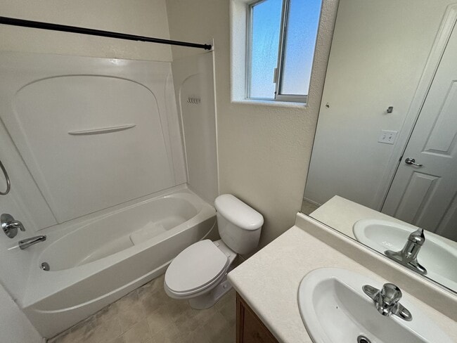 Building Photo - Gorgeous 3Bed/2.5Bath/2Car, 2-Story Home located in Spring Valley- $300 Off Move in Fees!