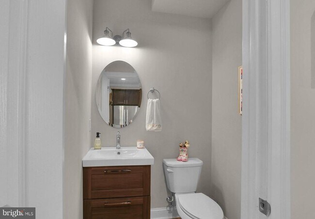 Building Photo - 1715 N Howard St