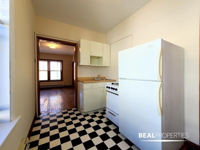 Building Photo - 0 bedroom in CHICAGO IL 60657