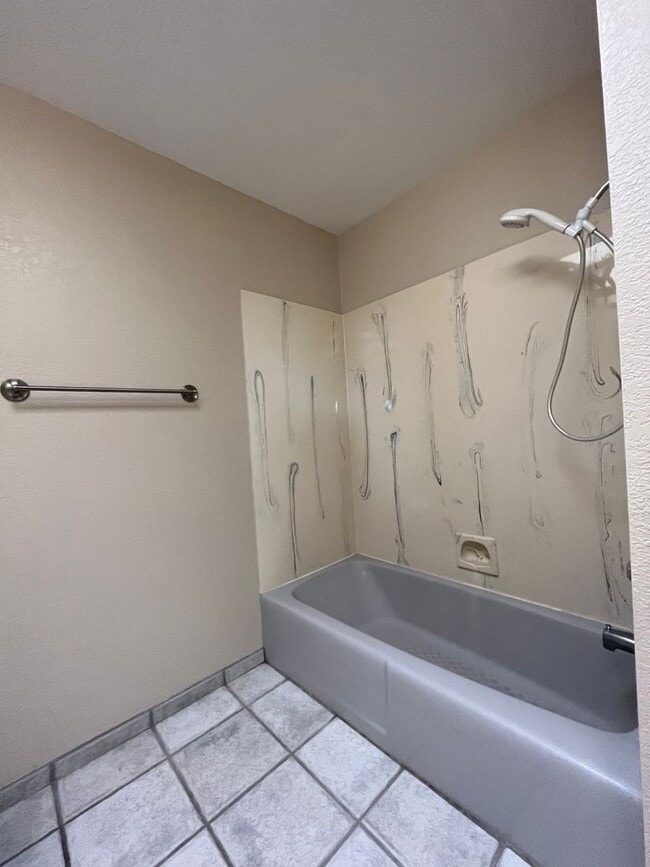 Building Photo - Beautiful 3 bedroom 2 bathroom home in App...