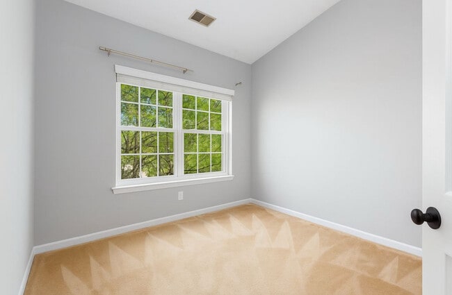 Building Photo - 124 Sanborn Pl
