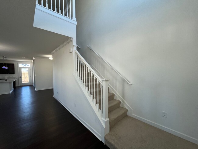 Building Photo - 4 Bedroom, 3.5 Bath Condo in Coveted Spenc...
