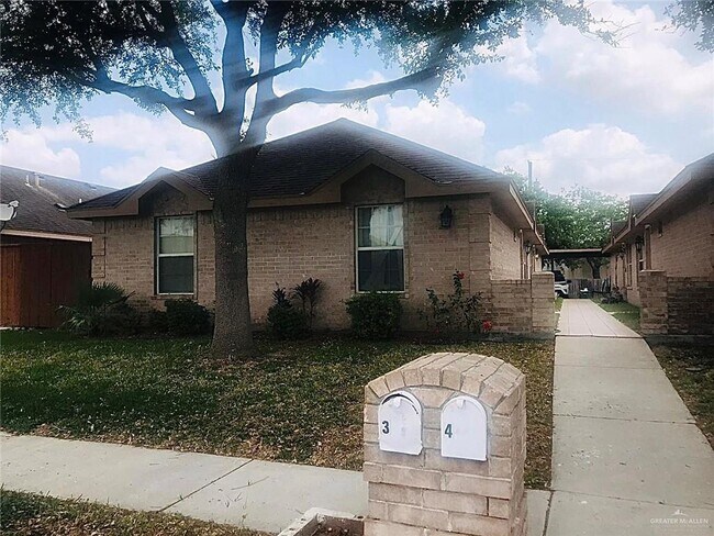 Building Photo - 806 W Palm Dr